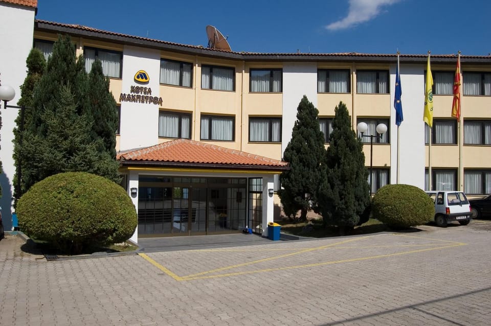Facade/entrance