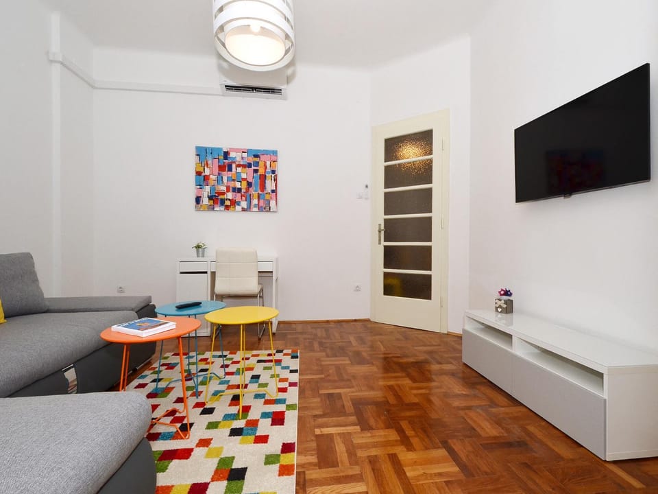 Shower, TV and multimedia, Living room