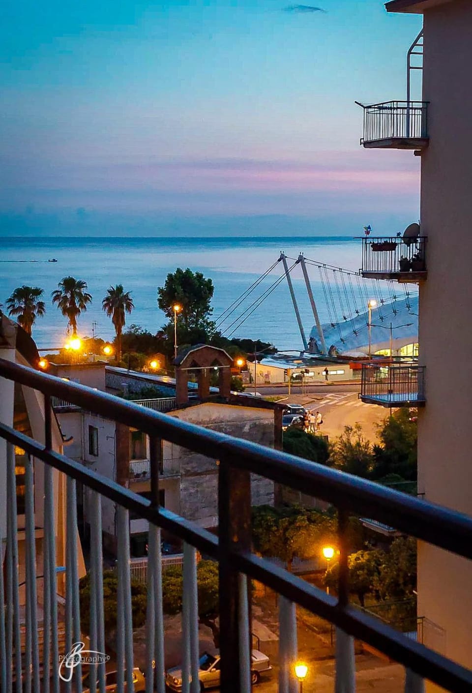 Property building, Patio, Natural landscape, Balcony/Terrace, City view, City view, Sea view, Sunset