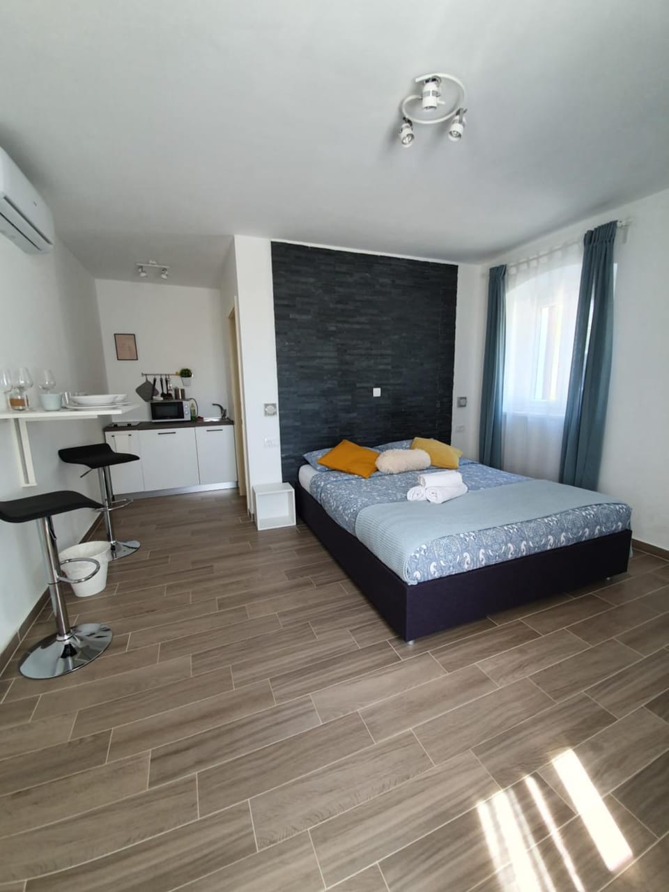 Photo of the whole room
