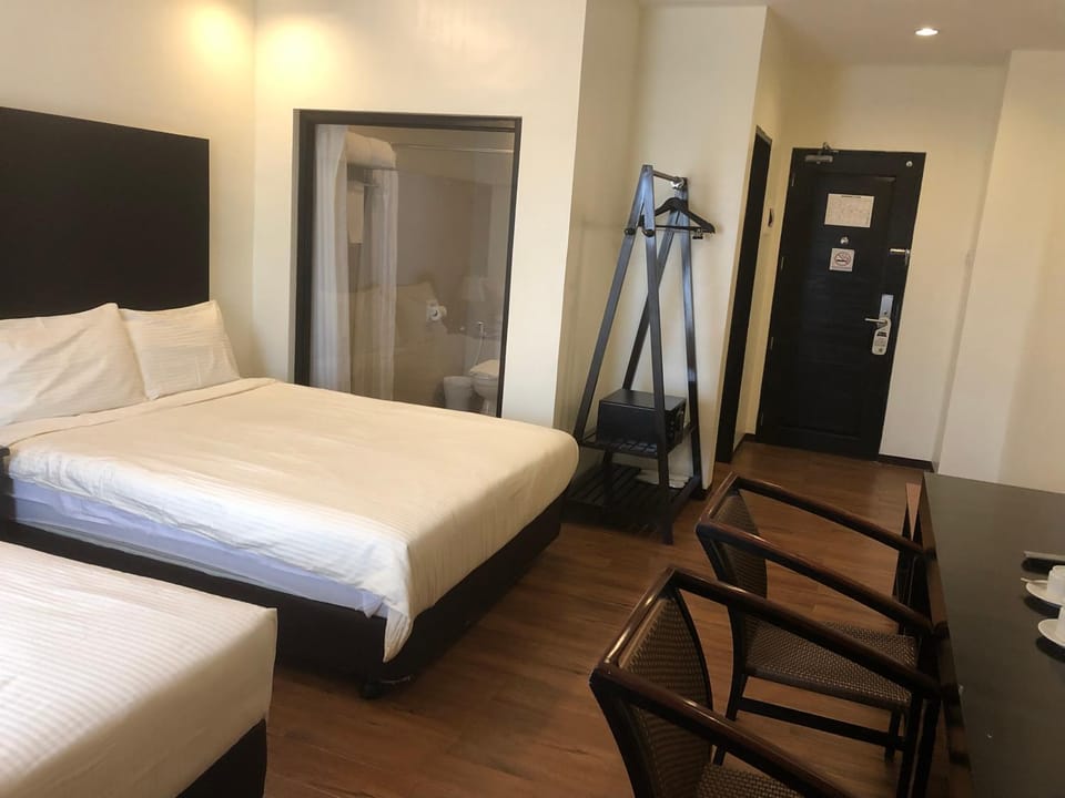 Piña Suites Hotel in Central Visayas