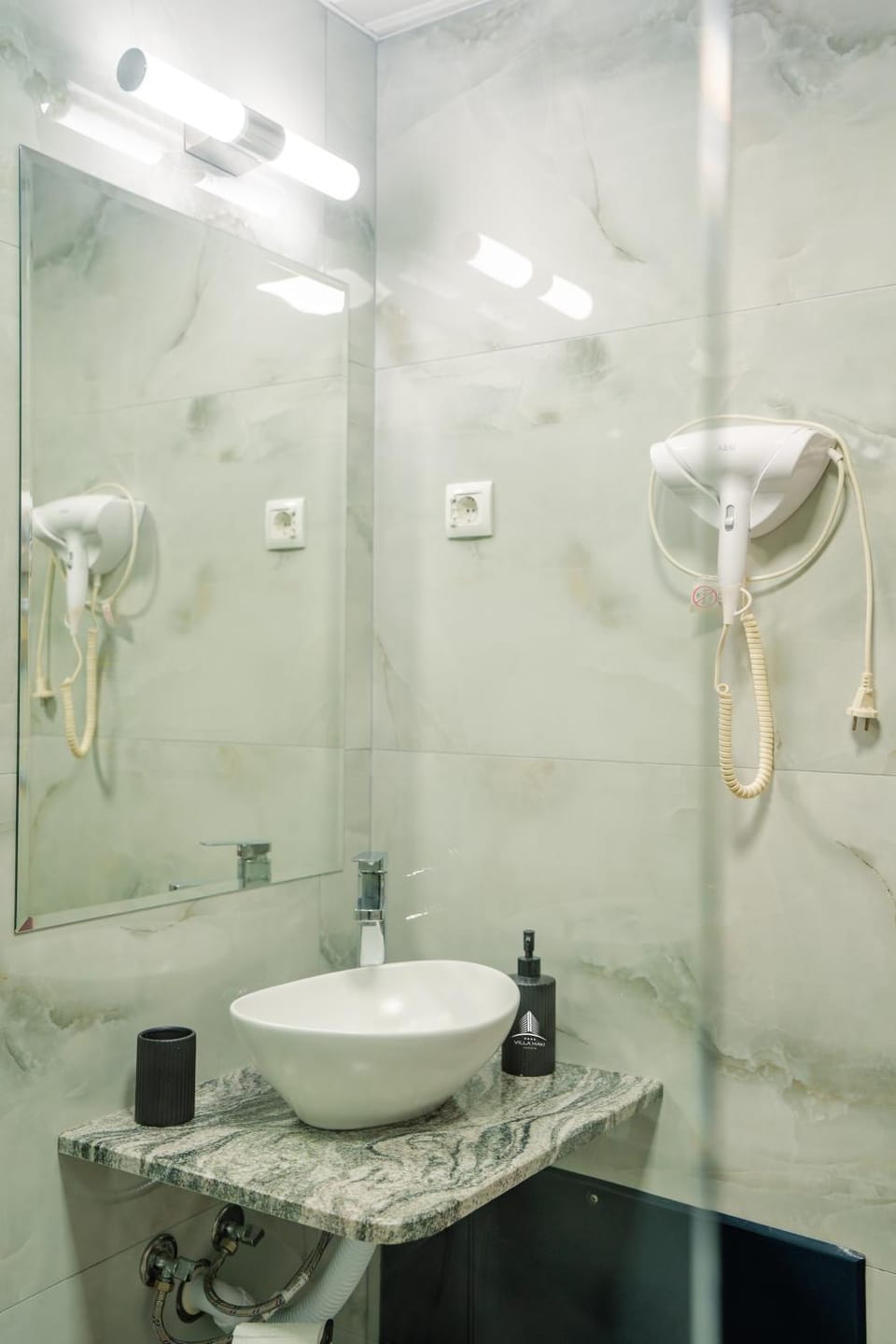 Shower, Bathroom, towels