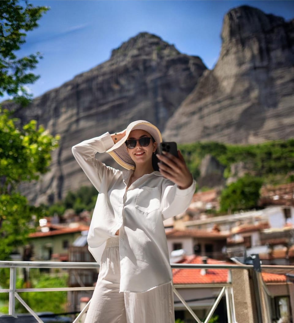 Nearby landmark, People, Natural landscape, Guests, Mountain view, group of guests