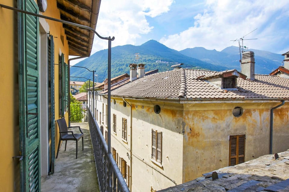 Balcony/Terrace, City view, Mountain view