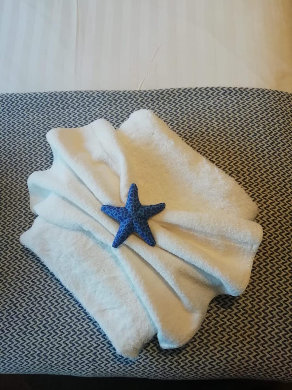 Bed, Decorative detail, towels