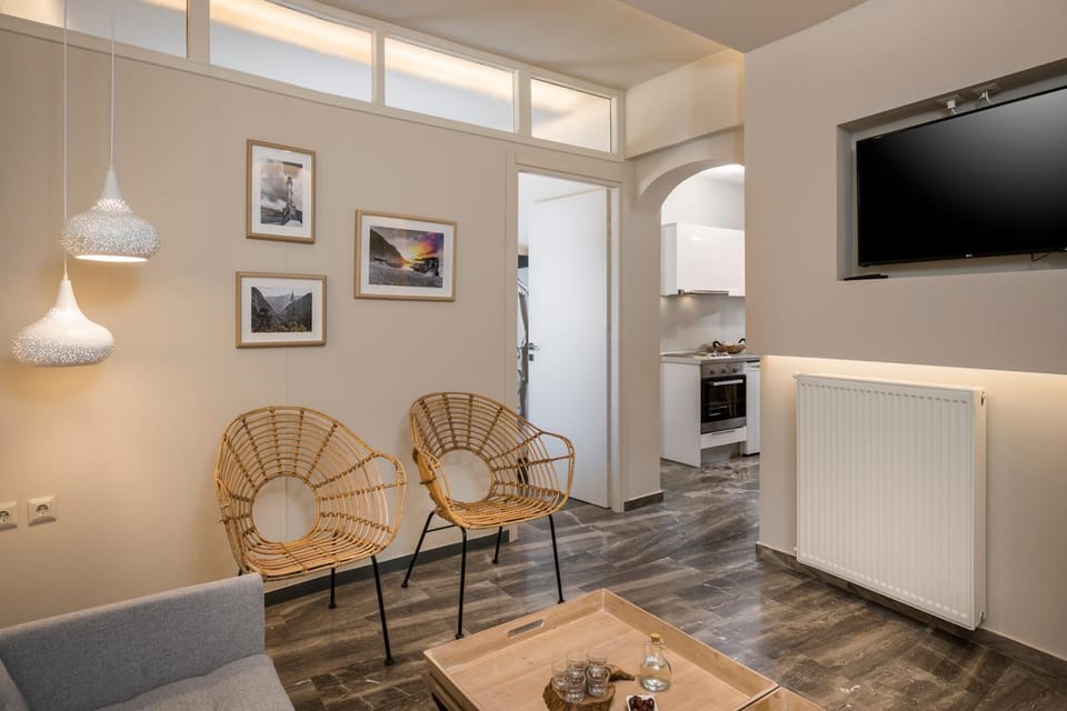 Day, Summer, TV and multimedia, Living room, Photo of the whole room, On site