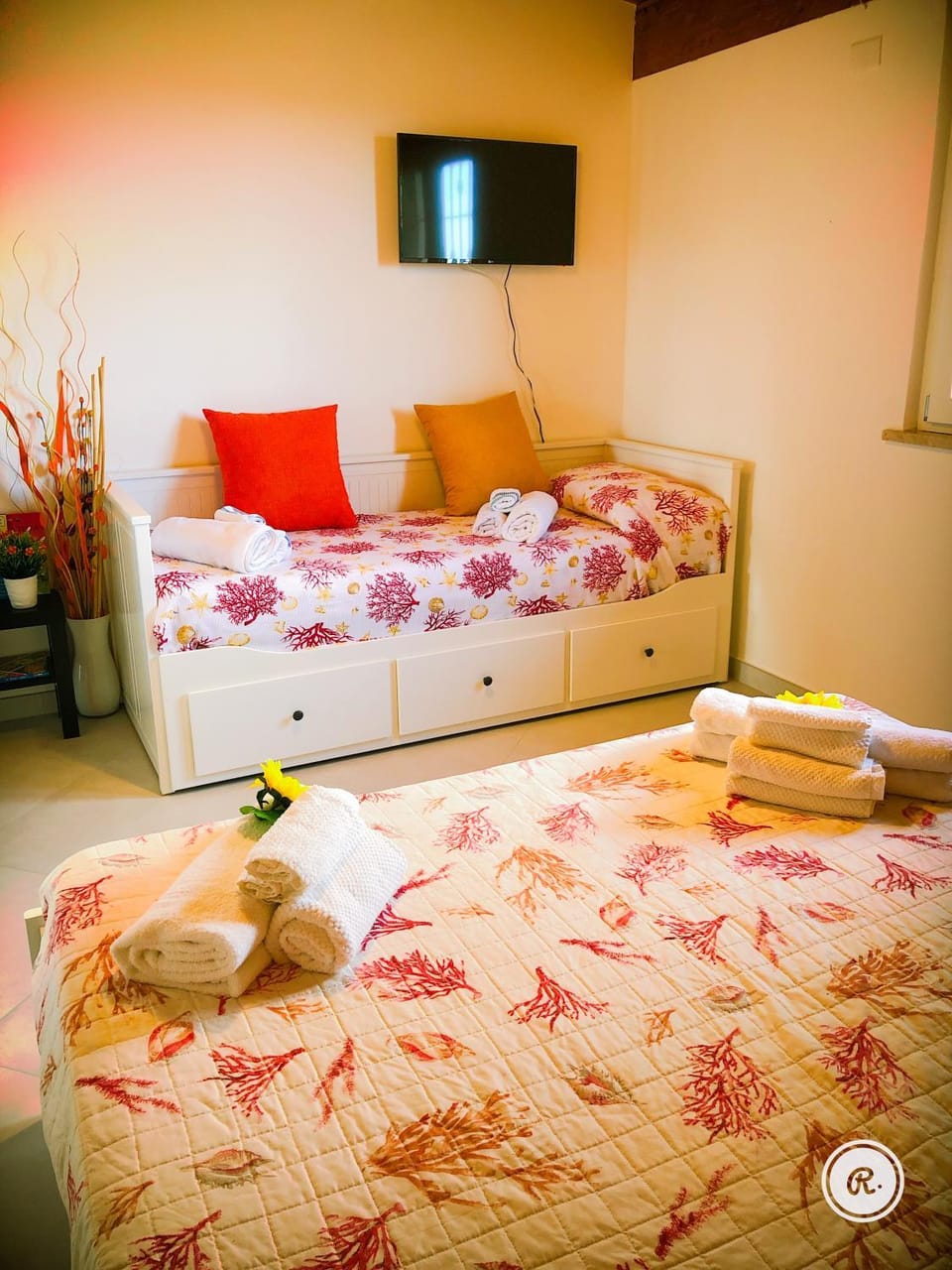 TV and multimedia, Photo of the whole room, Bedroom