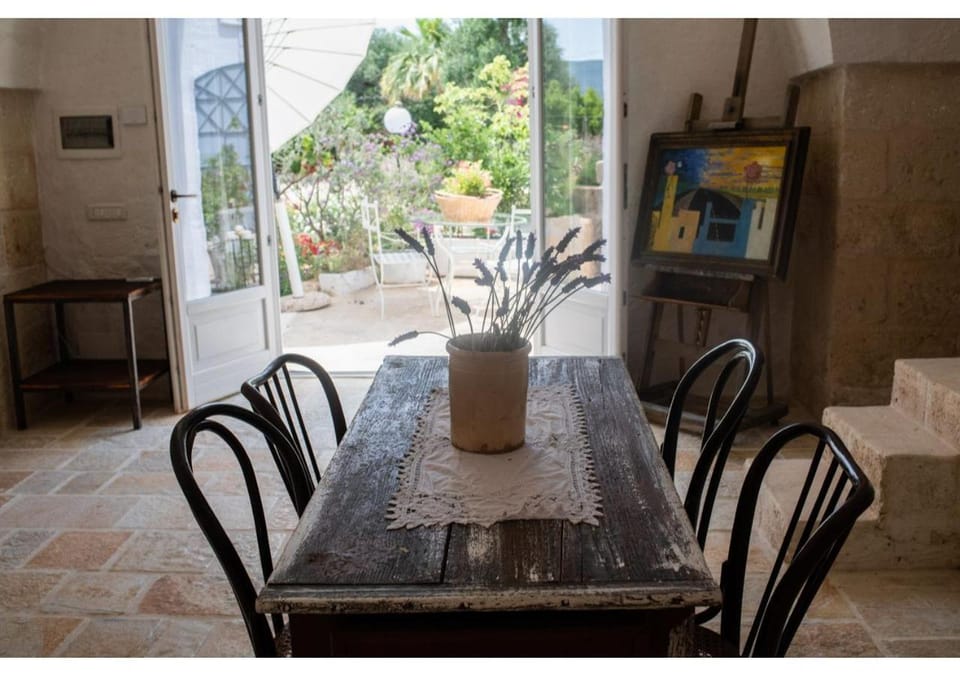 Patio, Dining area, Garden view