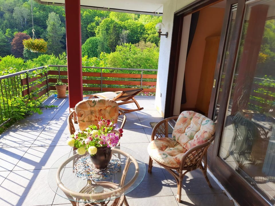 Garden, Balcony/Terrace, Seating area, Garden view