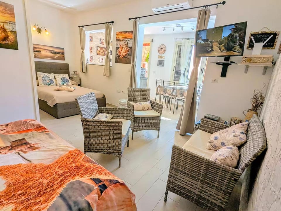 Bed, Living room, Photo of the whole room, Seating area, Bedroom