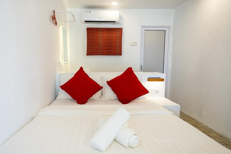Photo of the whole room, Bedroom, air conditioner