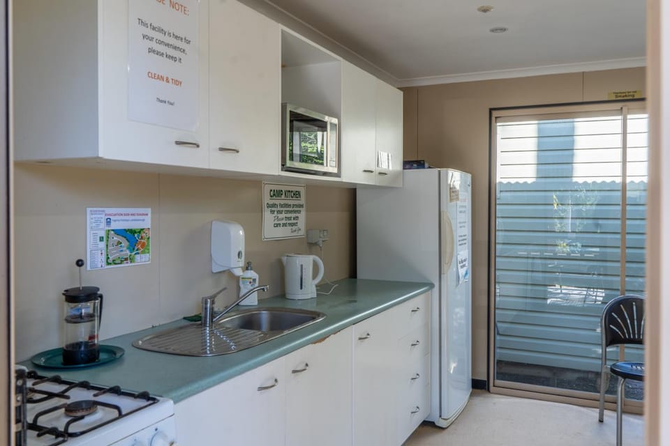 Kitchen or kitchenette, Communal kitchen, kitchen