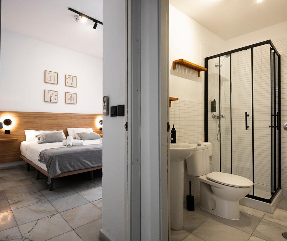 Shower, Bed, Photo of the whole room, Bedroom