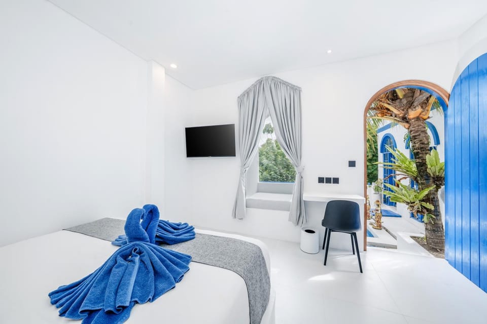 Bed, TV and multimedia, Living room, Photo of the whole room, Bedroom