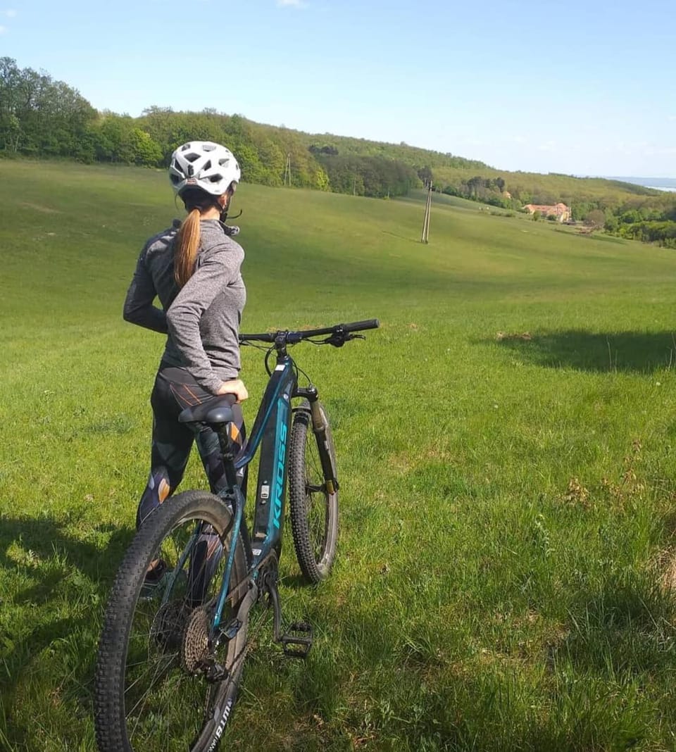 Neighbourhood, Natural landscape, Cycling