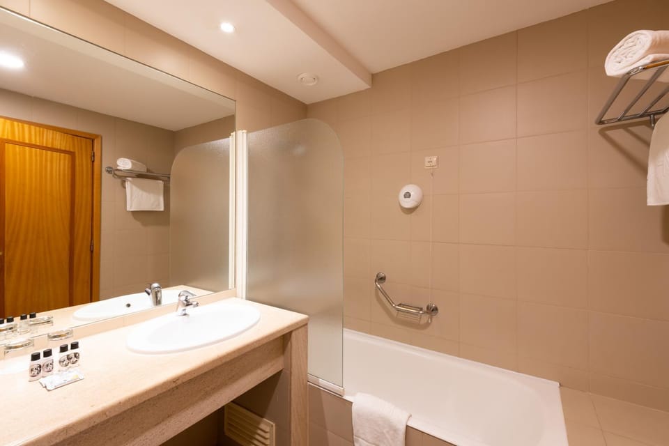 Bathroom, Bath