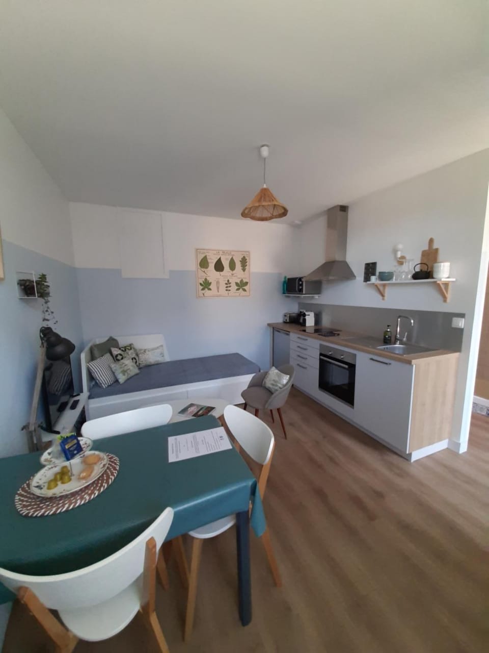 Living room, Photo of the whole room, Seating area