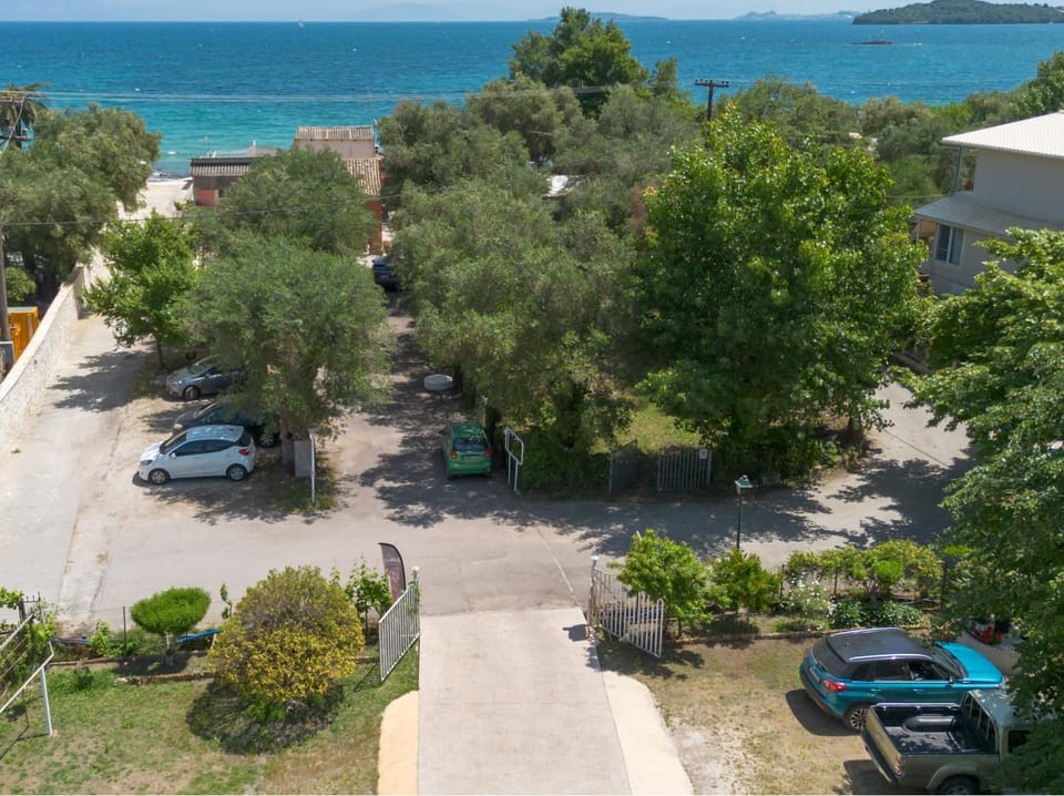 Natural landscape, Area and facilities, Location, Parking