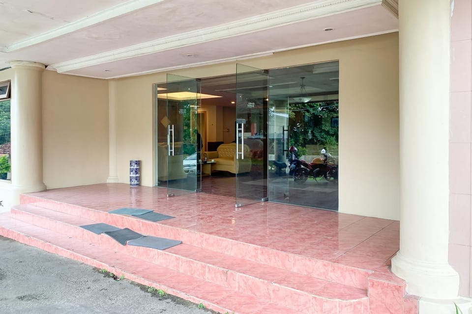 Facade/entrance