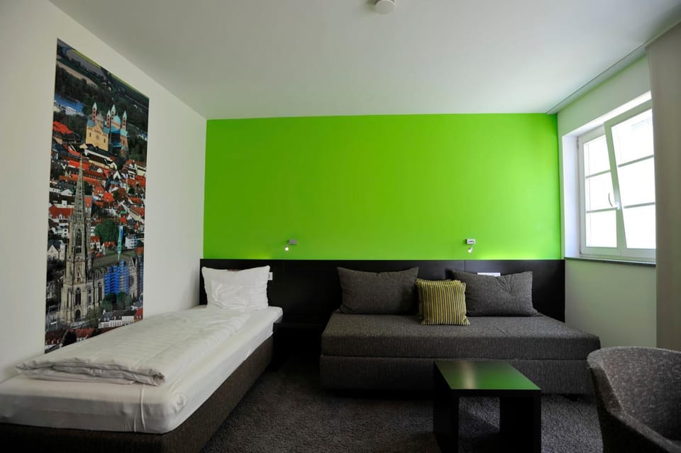Day, Photo of the whole room