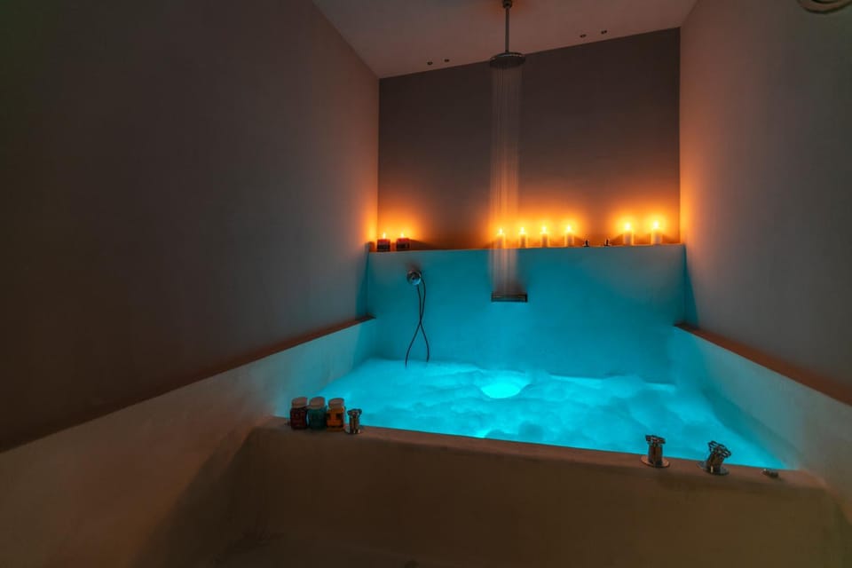 Hot Tub, Bath