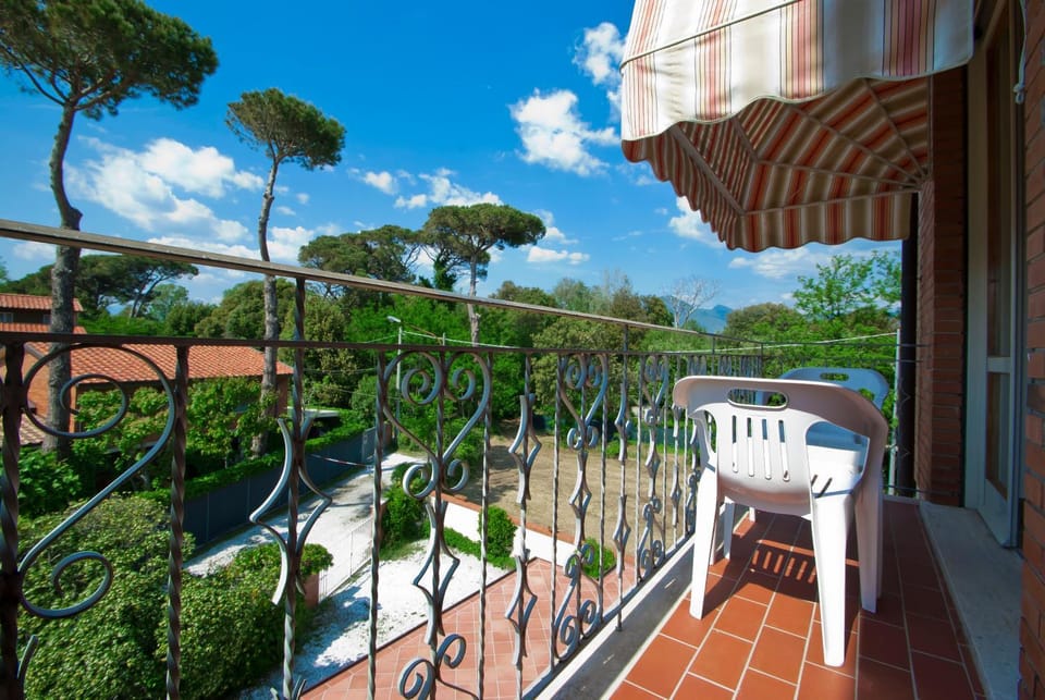 Balcony/Terrace, Area and facilities