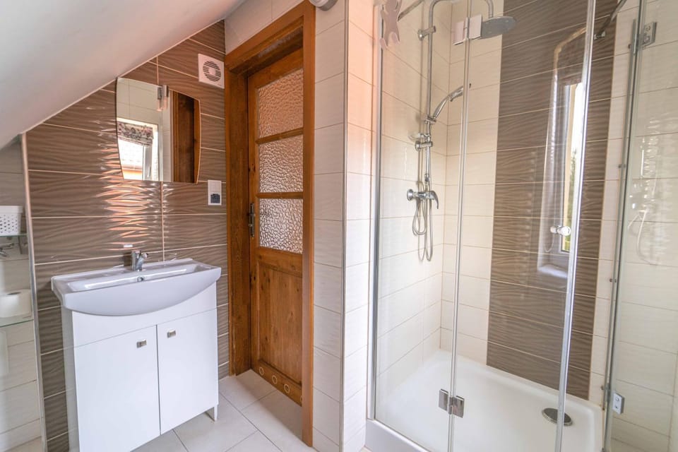 Shower, Bathroom, towels