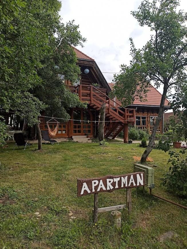 Apartman egy Makovecz Imre tervezte házban Apartment in Hungary
