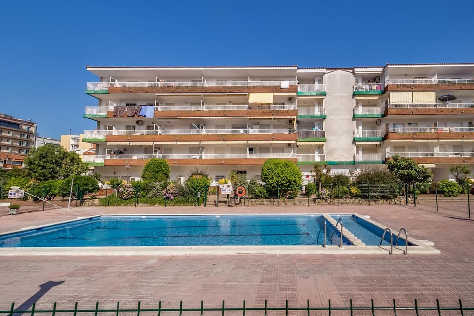 Property building, Swimming pool, Swimming pool