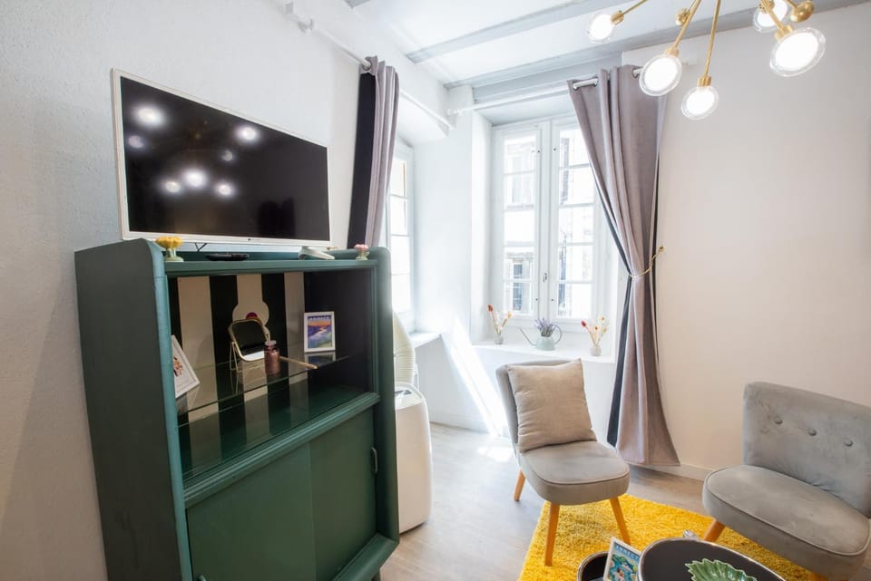 Communal lounge/ TV room, Living room