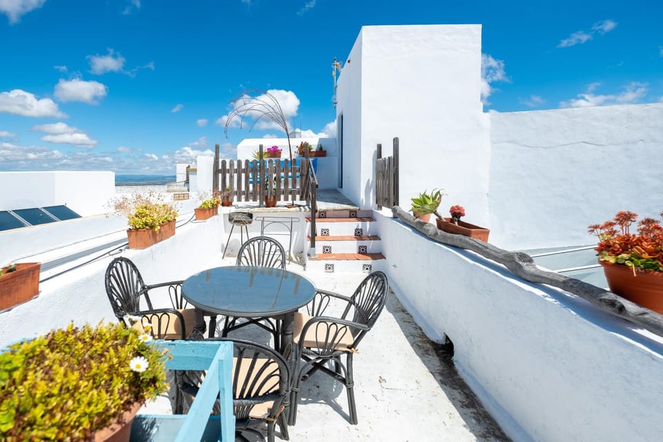 Property building, Balcony/Terrace, Living room