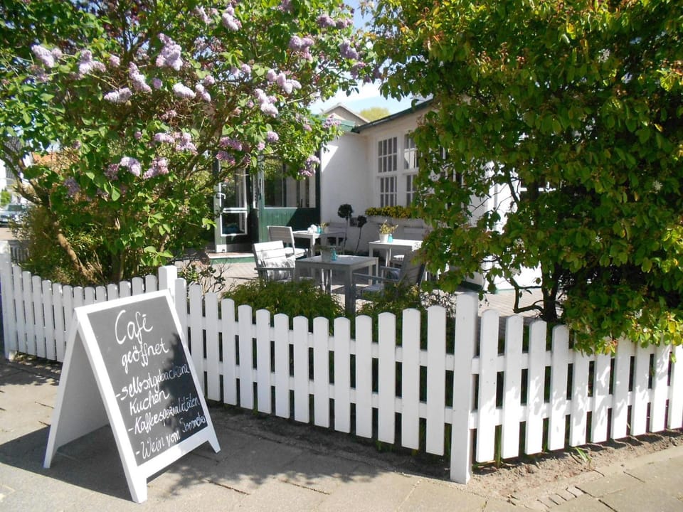 Facade/entrance, Garden view