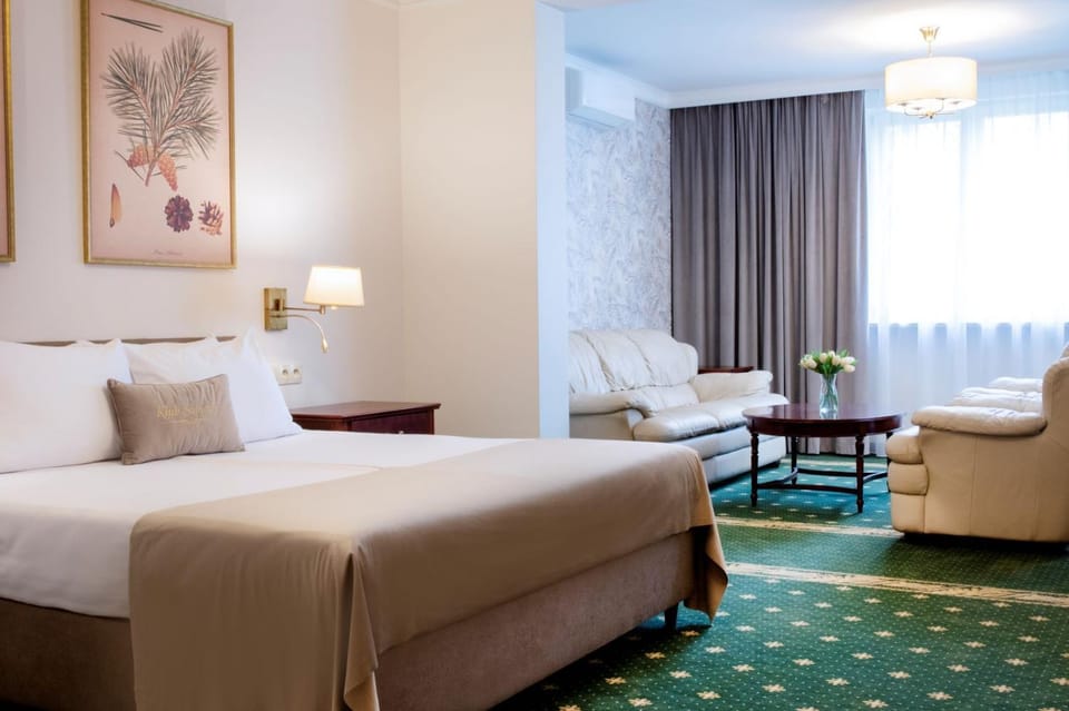 Bed, View (from property/room), View (from property/room), Living room, Other, Other, Other, Photo of the whole room, Seating area, Bedroom