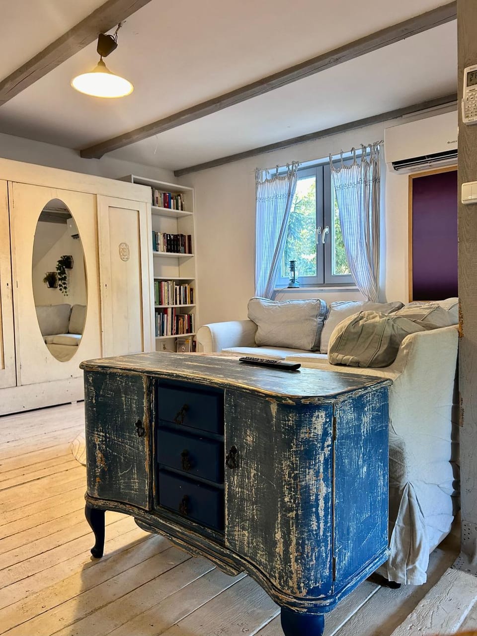 Library, Living room, Seating area