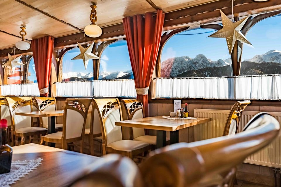 Restaurant/places to eat, Internal: Not applicable to any particular room