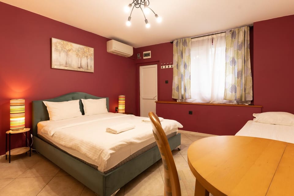 Bed, Bedroom, towels, air conditioner