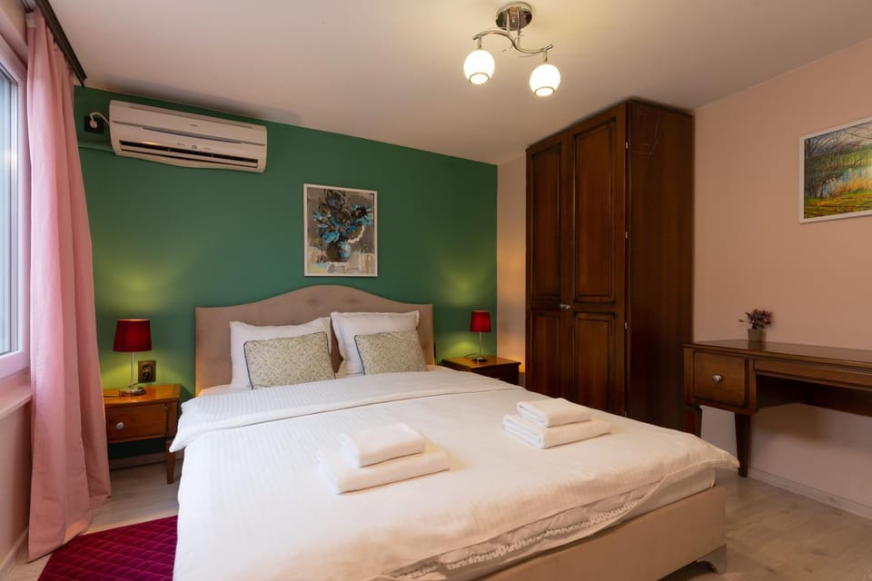 Bed, Bedroom, towels, wardrobe, air conditioner