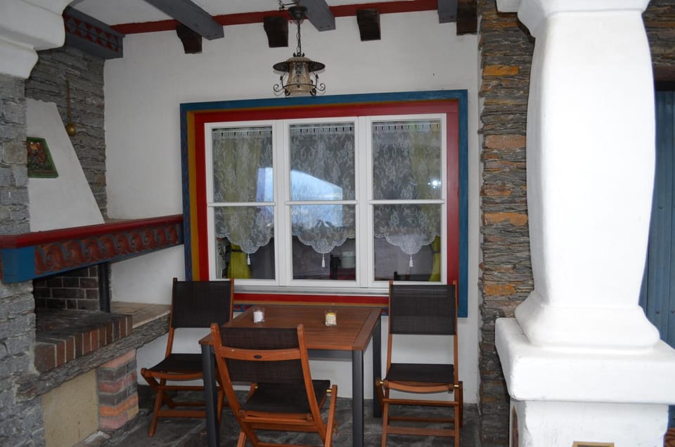 Seating area, Dining area