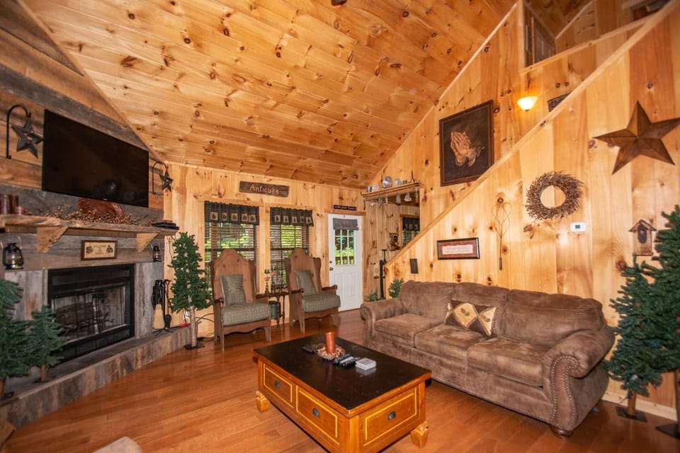 Woods Mountain Cabin Cabin in Gatlinburg