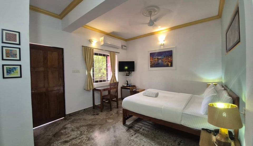 Bed, TV and multimedia, Photo of the whole room, Bedroom, air conditioner