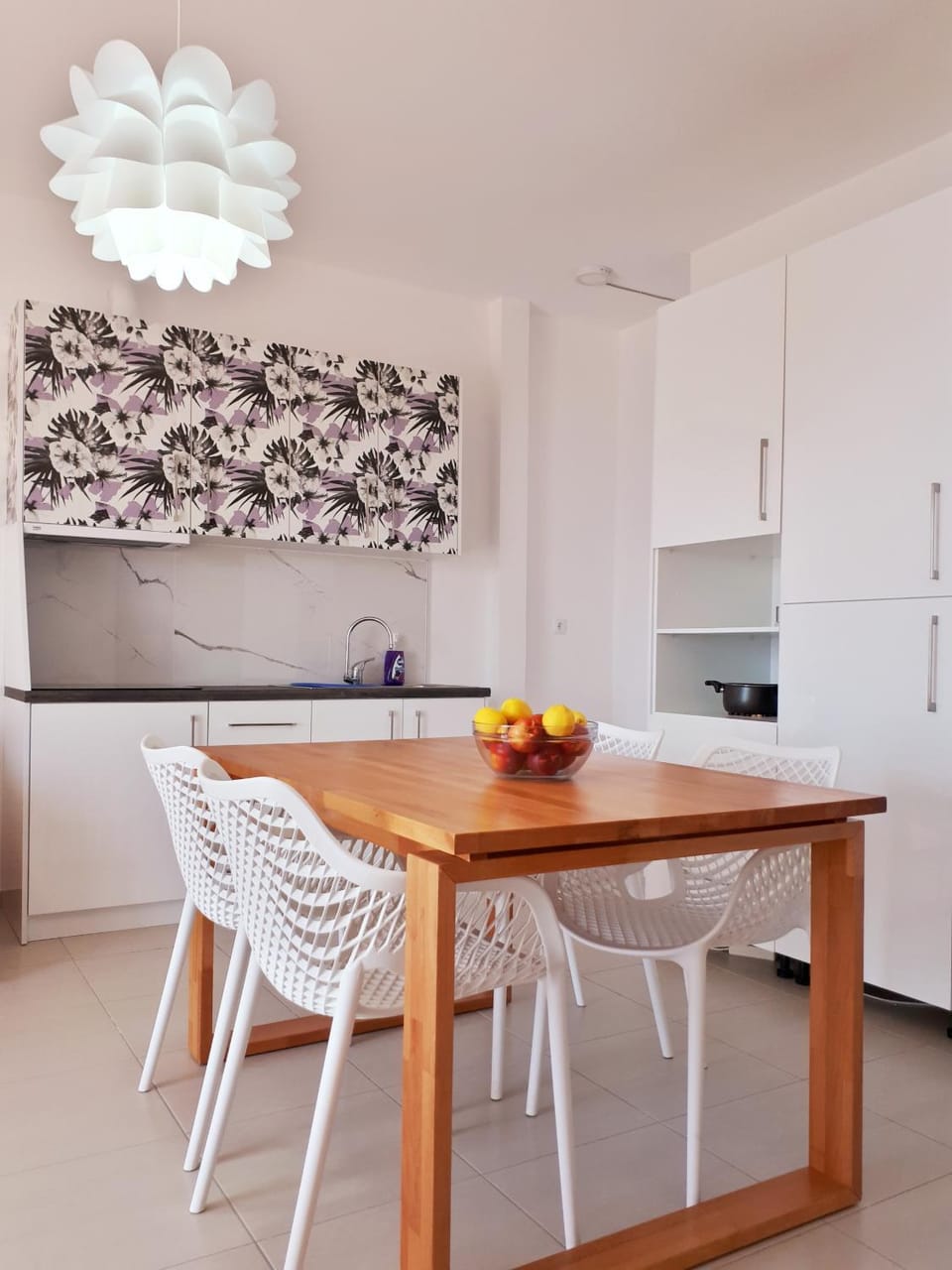 Kitchen or kitchenette, Seating area, Dining area