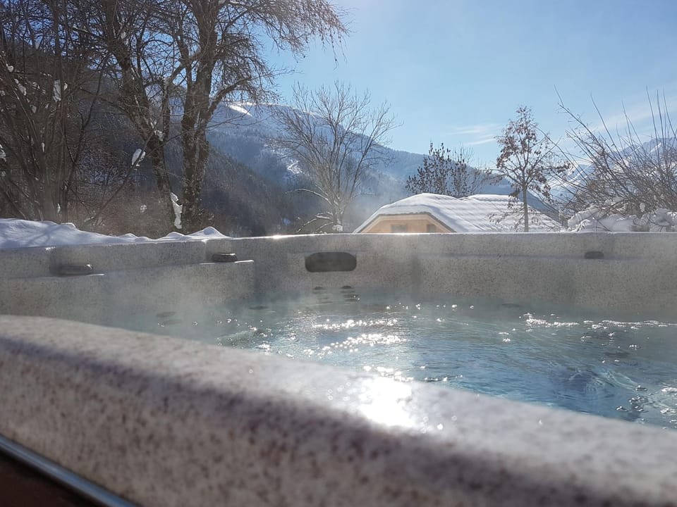 Hot Tub, Spa and wellness centre/facilities