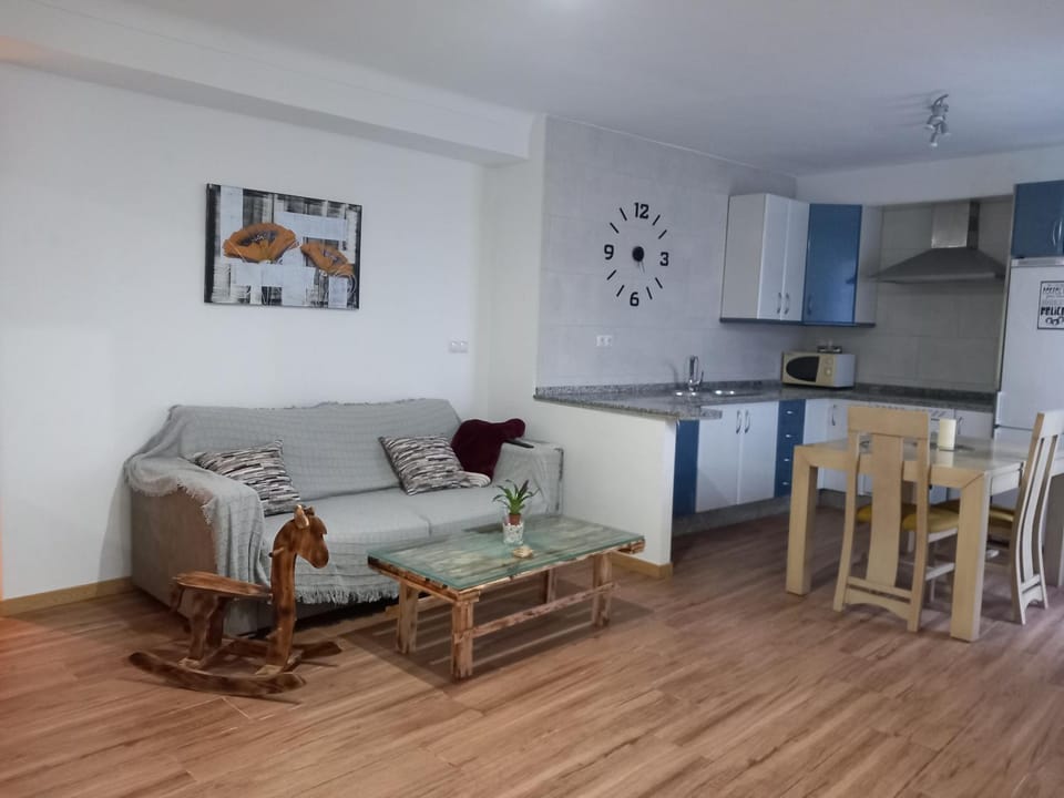 Kitchen or kitchenette, Living room, Dining area, minibar, pet friendly, stove