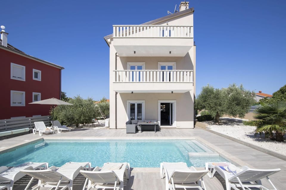 Property building, Swimming pool