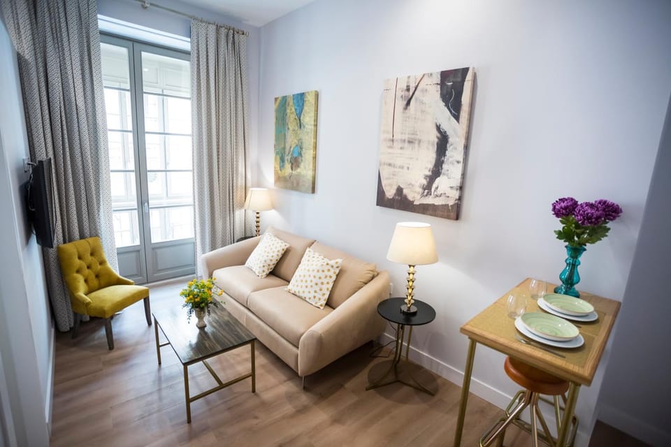 Living room, Seating area, Dining area