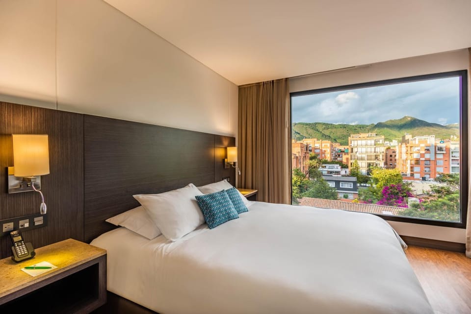 Photo of the whole room, City view
