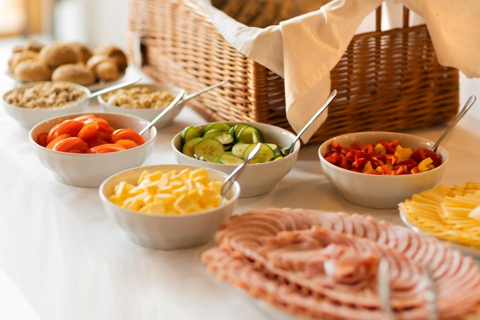 Restaurant/places to eat, Food and drinks, Food, Buffet breakfast
