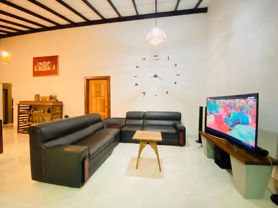 Communal lounge/ TV room, TV and multimedia, Seating area, Evening entertainment