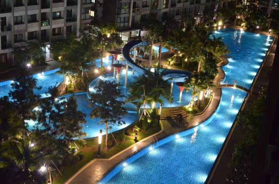 Dusit Grand Park Pool View Room Apartment in Pattaya City