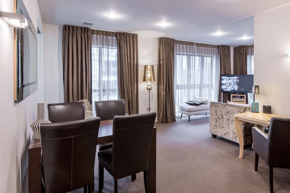 Dining area, City view